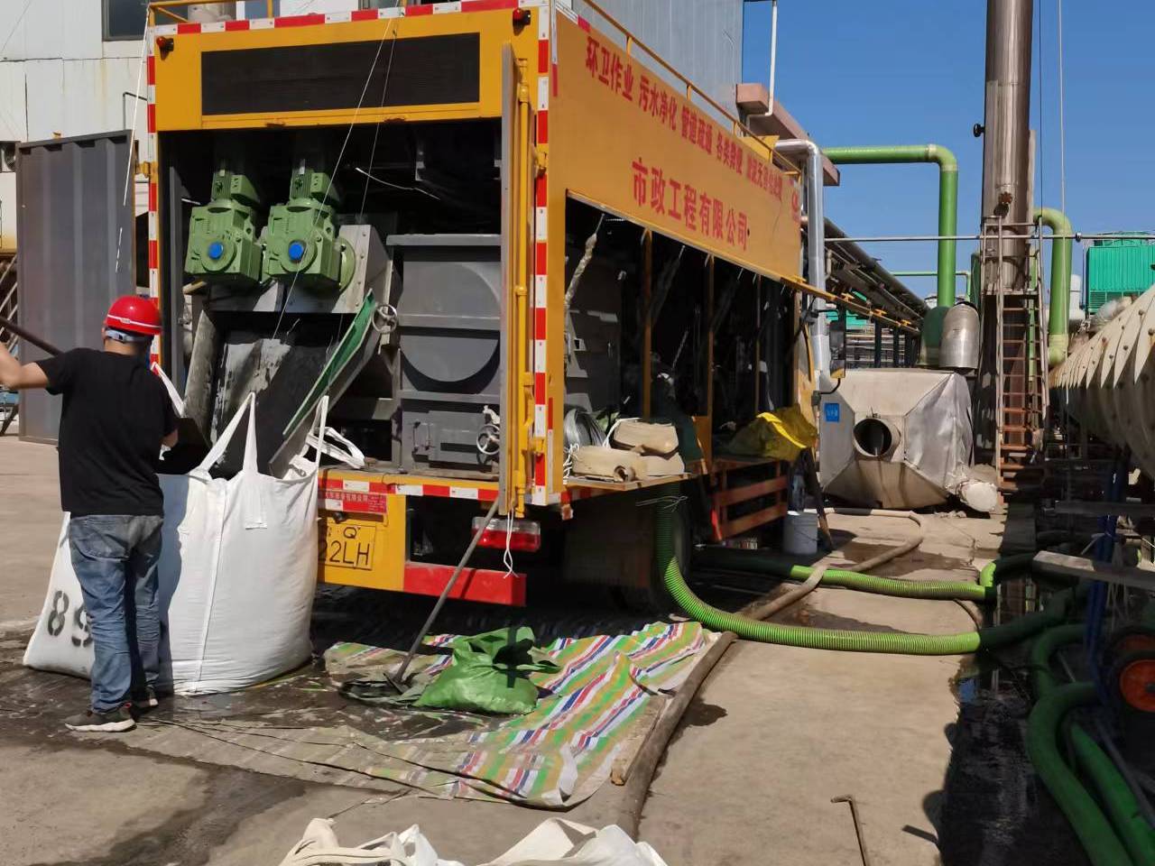 路南淤泥压干处理